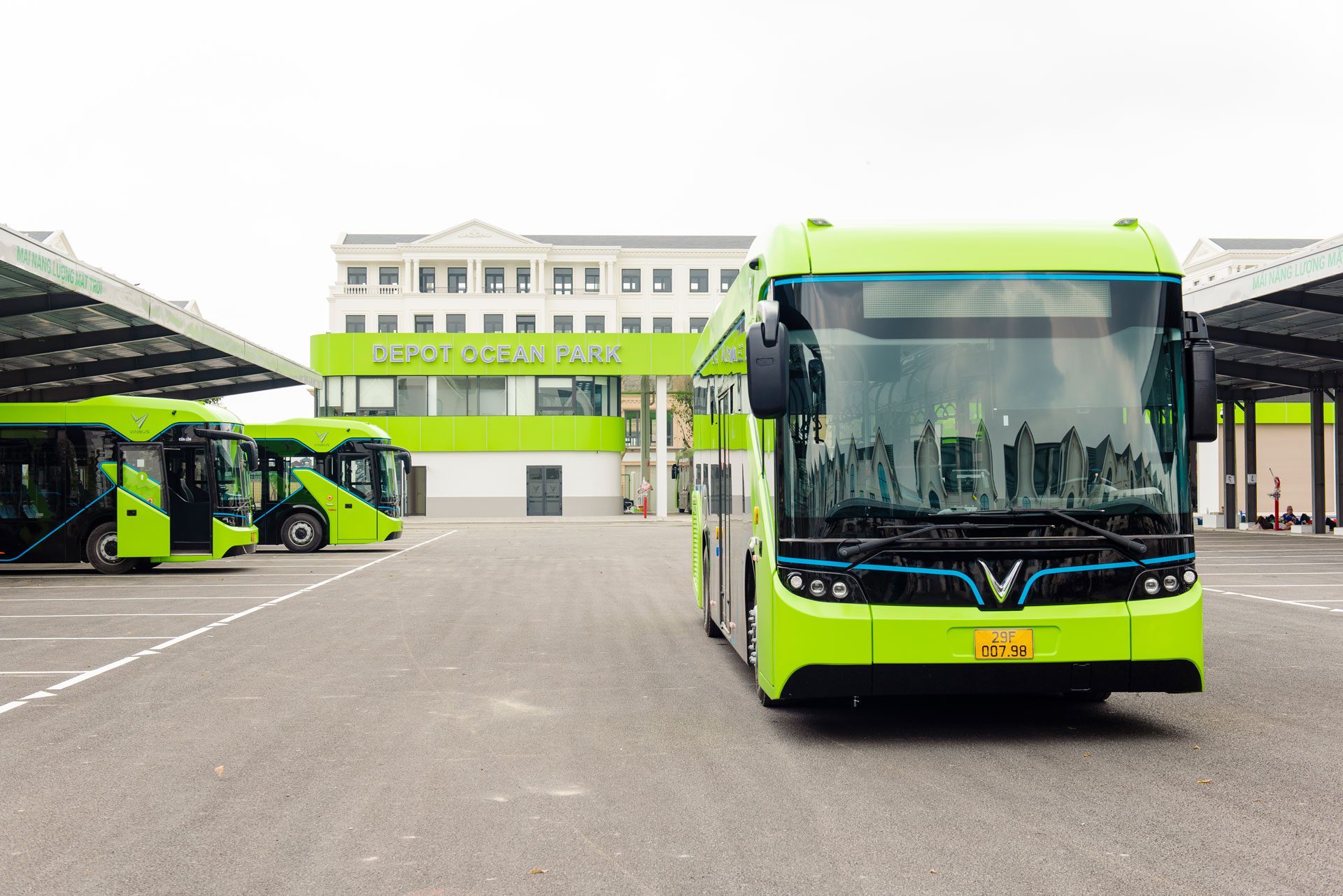 Đội xe buýt điện VinBus tại depot