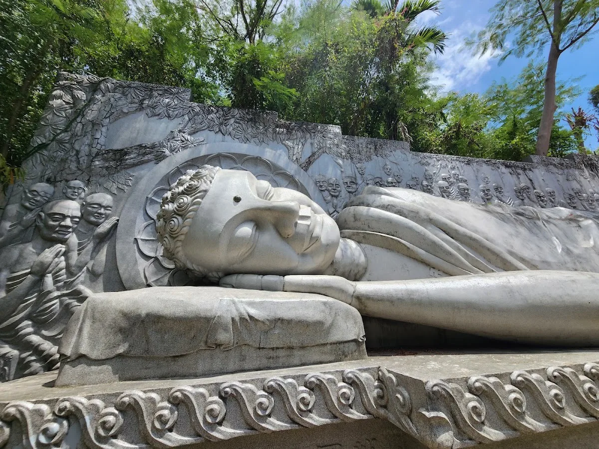 Tượng Phật nằm ở chùa Long Sơn Nha Trang