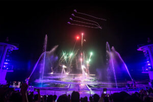 Stunt Show hoành tráng với hiệu ứng khói lửa và biểu diễn trên mặt nước. (Ảnh_Sưu tầm)