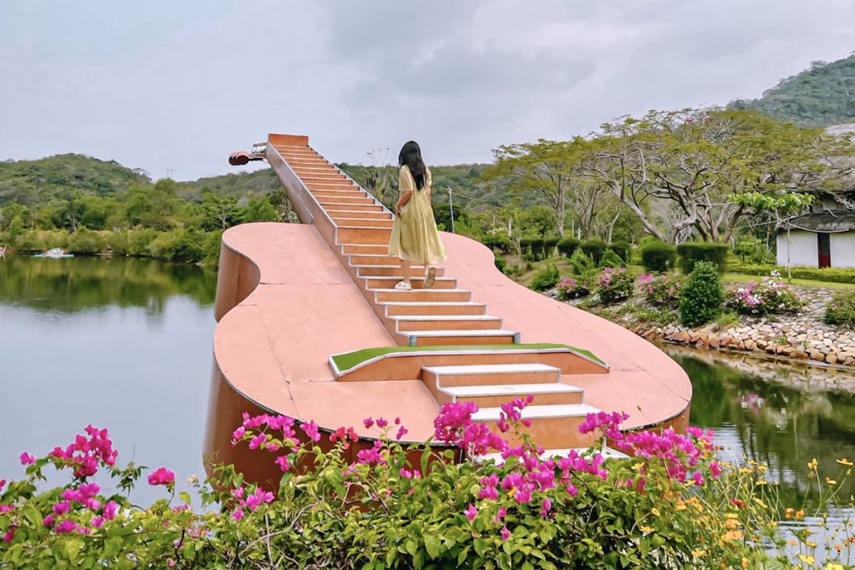 Cầu gỗ check-in độc đáo tại Đảo Hoa Lan Nha Trang giữa thiên nhiên thơ mộng