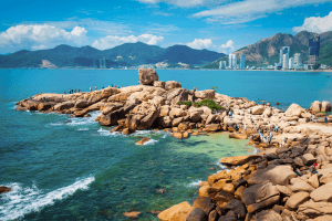 Danh thắng Hòn Chồng Nha Trang với bãi đá có hình thù kỳ lạ xếp chồng lên nhau - Vivu Nha Trang