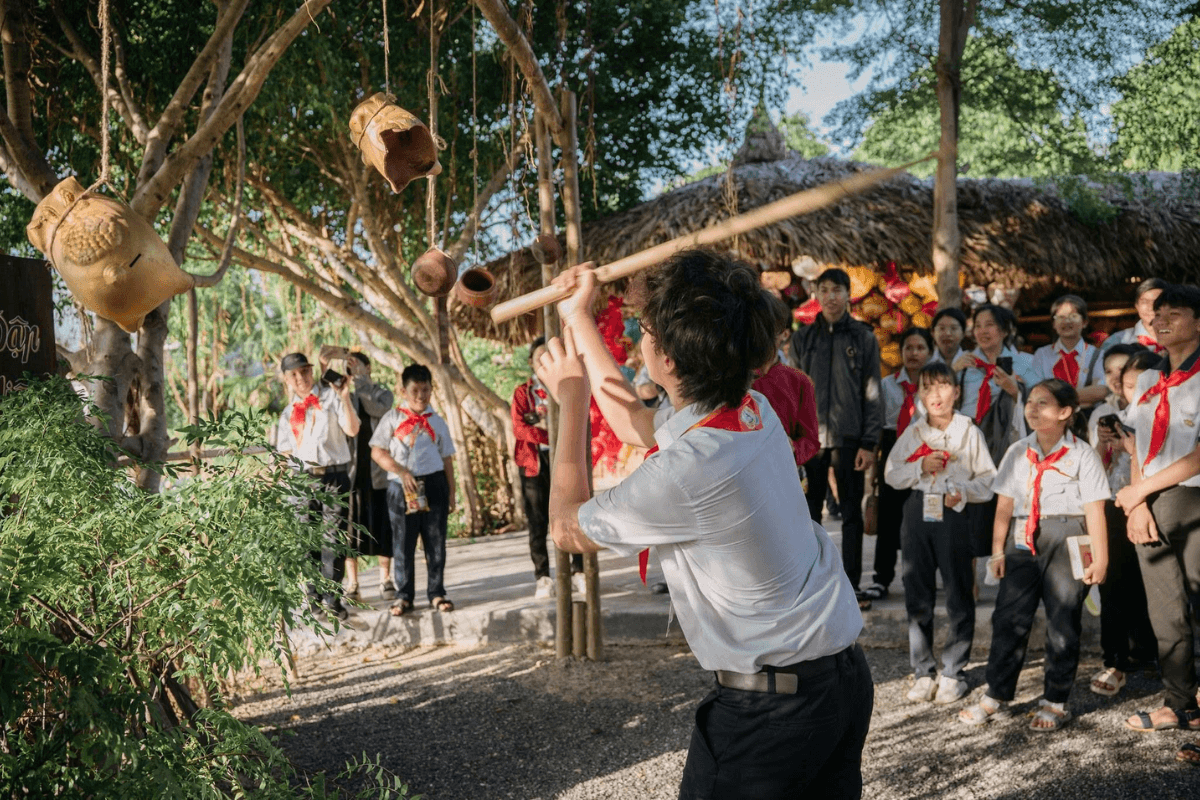 Trò chơi đập niêu trong không gian lễ hội tại Nha Trang Xưa (ảnh tư liệu).