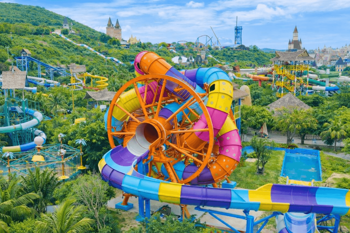 Lốc Xoáy Liên Hoàn – Trò trượt nước Top 5 thế giới tại VinWonders Nha Trang