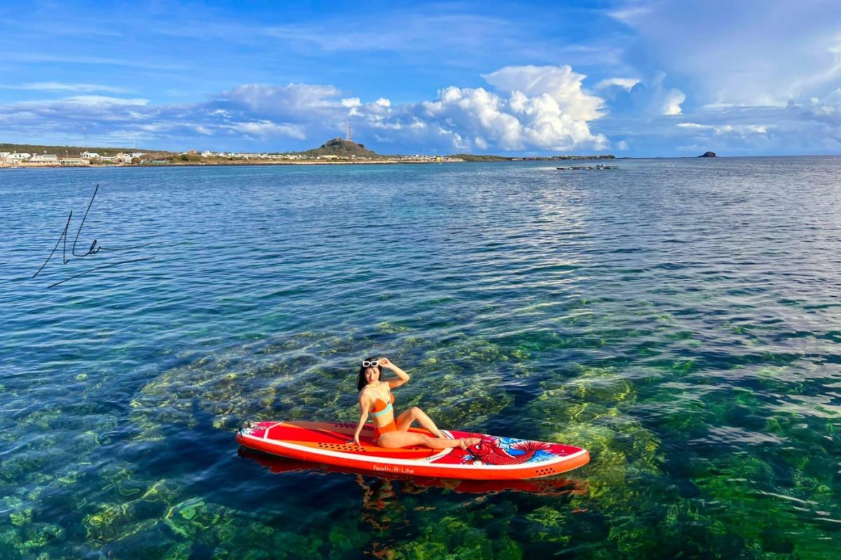 Chèo kayak trên biển Hòn Tằm 