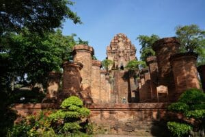 Tháp Bà Ponagar Nha Trang – quần thể kiến trúc Chăm Pa hơn 1.200 năm tuổi, biểu tượng văn hóa Khánh Hòa