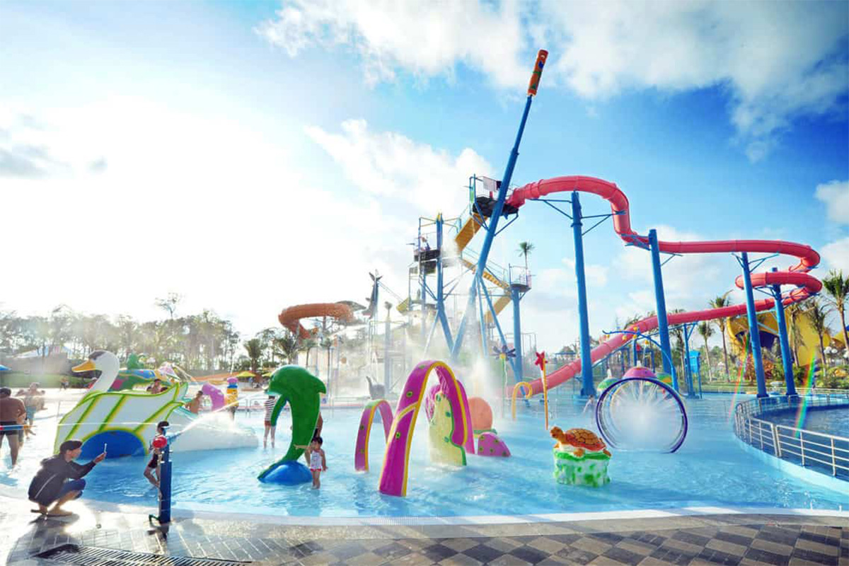 Giải nhiệt mùa hè cực đã tại công viên nước trên đảo Vinpearl Land Nha Trang.