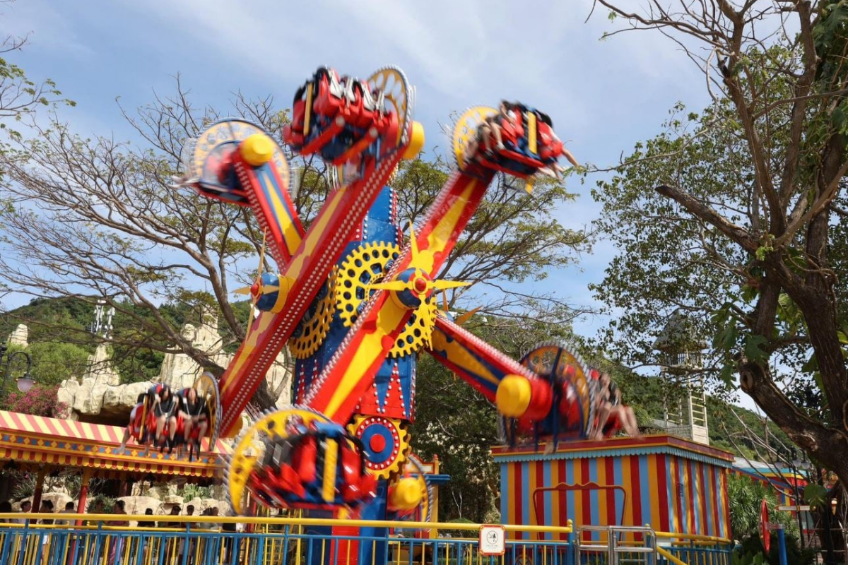 Vũ trụ xoay vần mang đến trải nghiệm xoay 360° giữa không trung đầy mới lạ tại VinWonders Nha Trang 