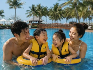 Gia đình vui chơi tắm biển khi đặt combo Vinpearl Nha Trang 2026 giá tốt
