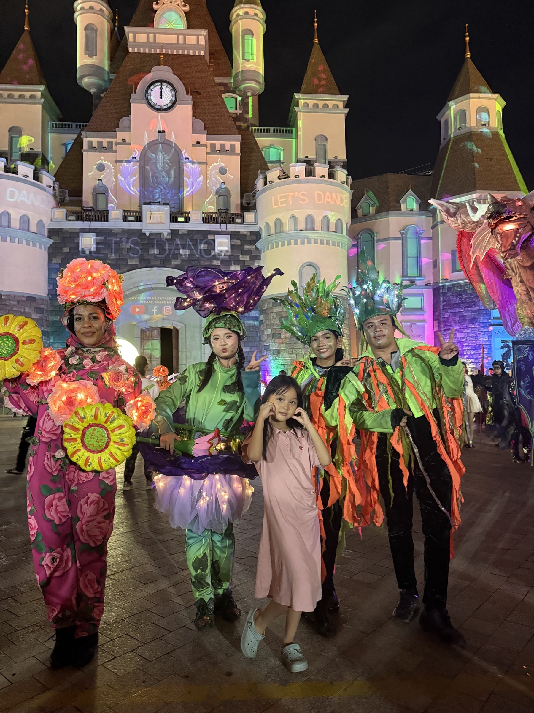 Carnival về đêm tại Vinpearl Harbour Nha Trang