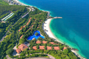 Vinpearl Luxury Nha Trang trên đảo Hòn Tre nhìn từ trên cao