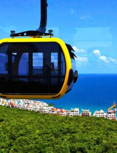 Cabin cáp treo Hòn Thơm Phú Quốc nhìn ra biển và Sunset Town