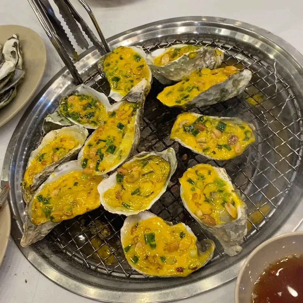 Hàu nướng ở I Like Buffet Đặng Tất Nha Trang