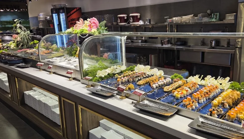 Quầy sushi và món nguội ở Buffet Poseidon Gold Coast Nha Trang