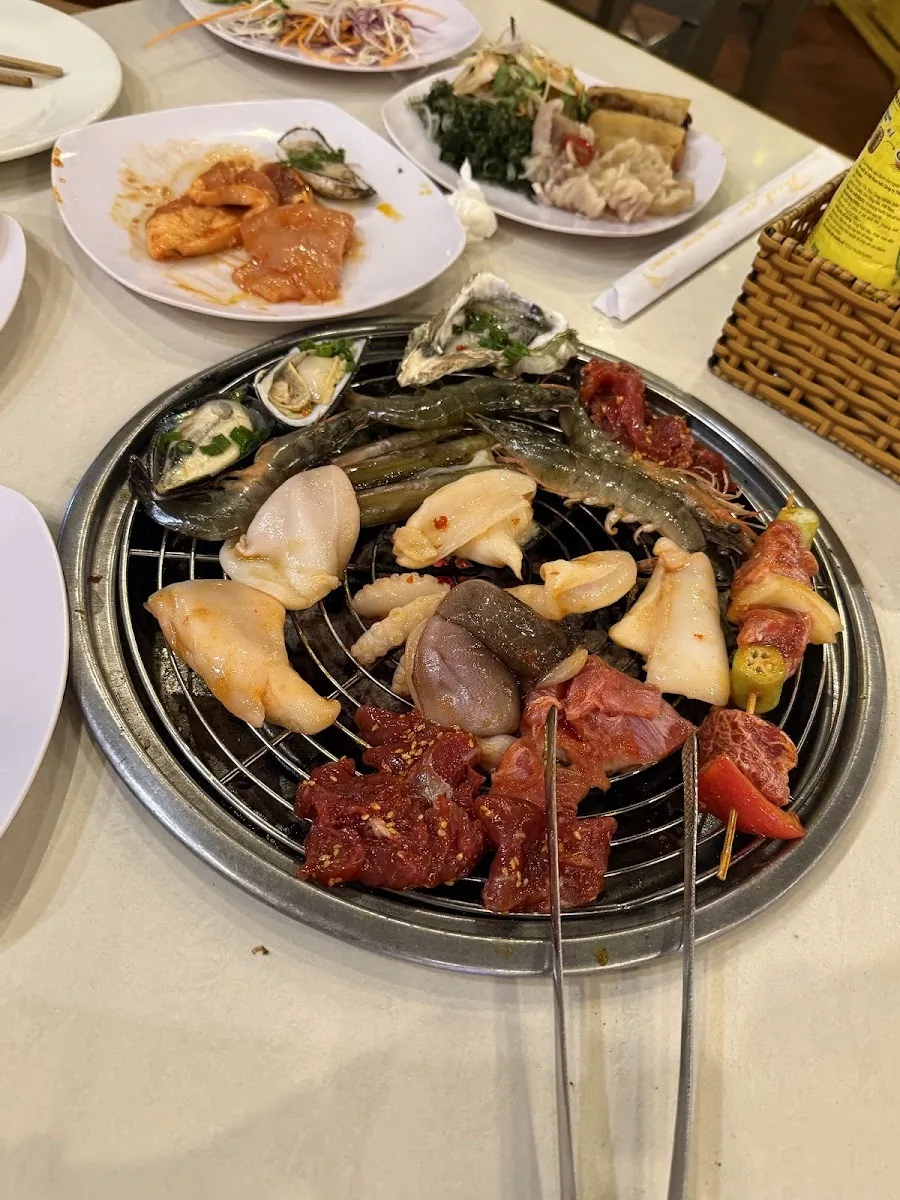Vỉ nướng hải sản và thịt ở Vườn Nướng Grill Garden 2 Nha Trang