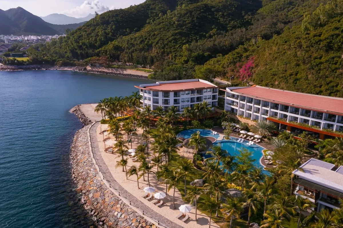 Boma Resort Nha Trang bên chân núi và bờ biển