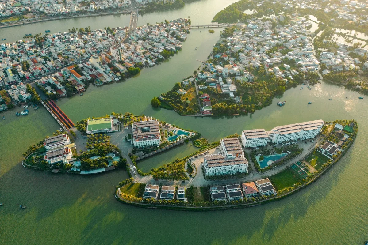 Champa Island Nha Trang trên các cồn giữa sông, nhìn từ trên cao