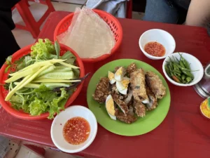 Mâm chả cuốn với rau sống ở quán 59 Lạc Thiện Nha Trang