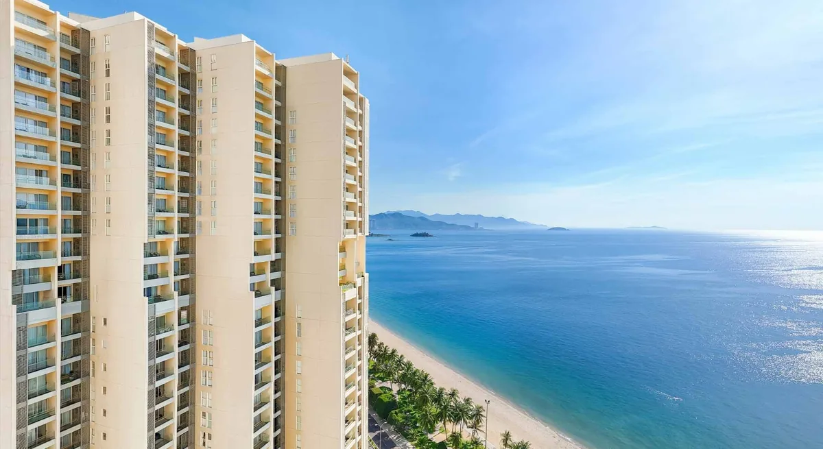Toà InterContinental Residences Nha Trang nhìn ra vịnh